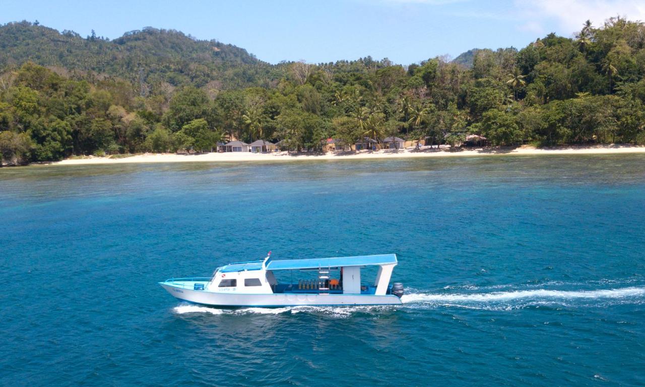White Sands Beach Resort Lembeh Bitung Dış mekan fotoğraf