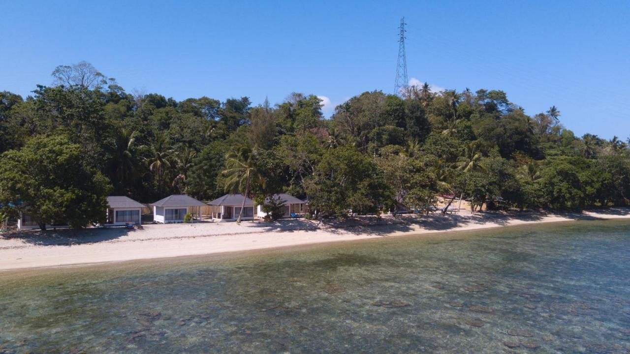 White Sands Beach Resort Lembeh Bitung Dış mekan fotoğraf
