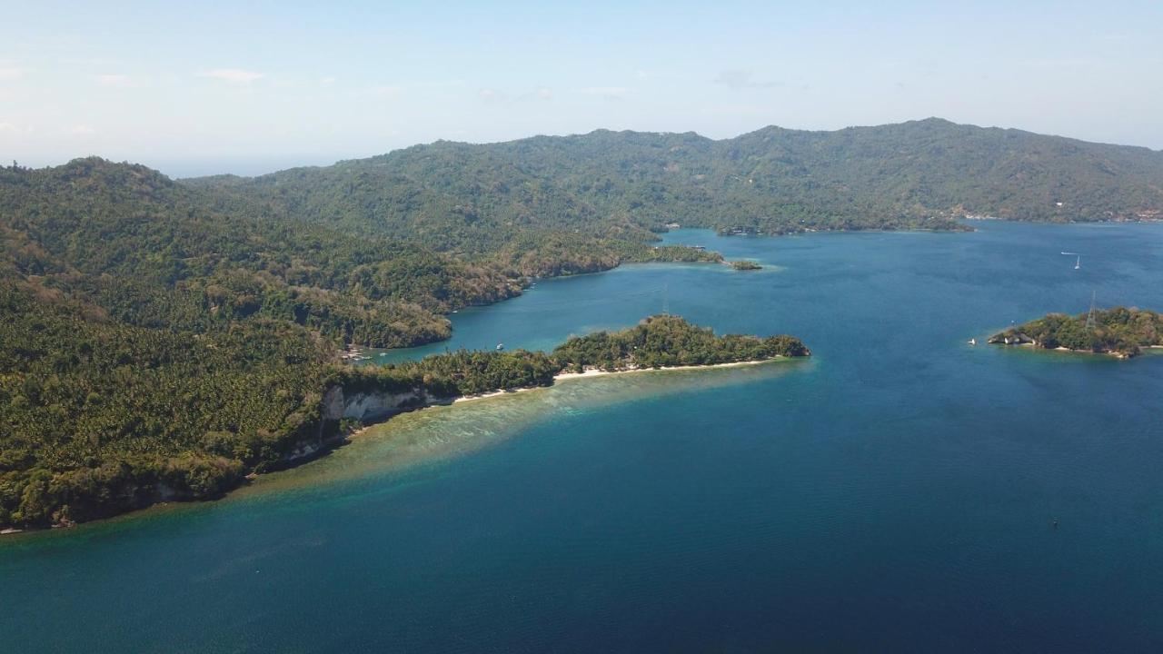 White Sands Beach Resort Lembeh Bitung Dış mekan fotoğraf