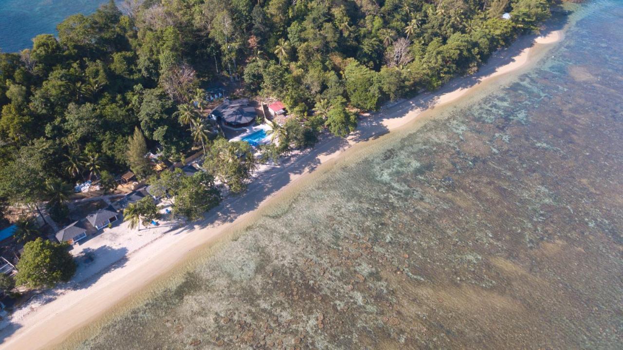 White Sands Beach Resort Lembeh Bitung Dış mekan fotoğraf