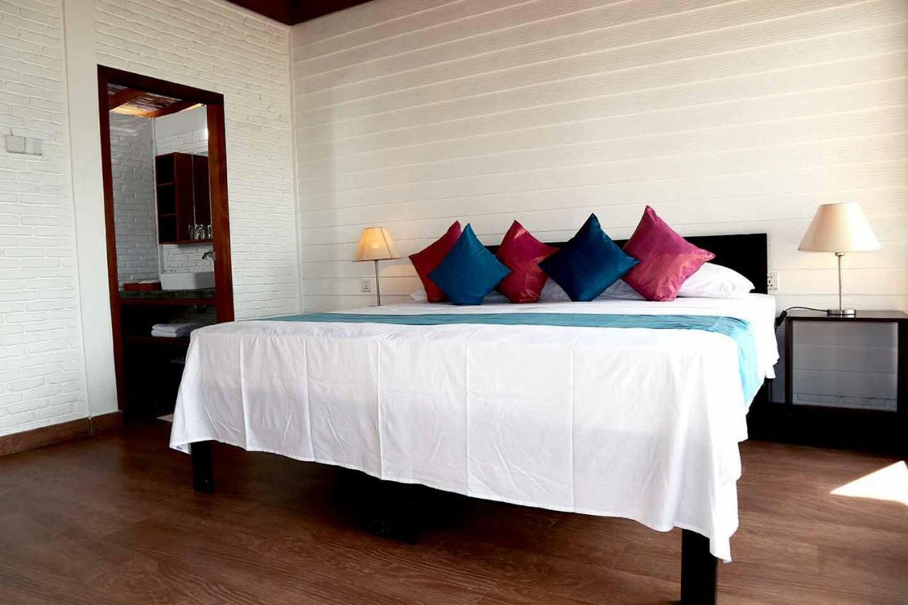 White Sands Beach Resort Lembeh Bitung Dış mekan fotoğraf