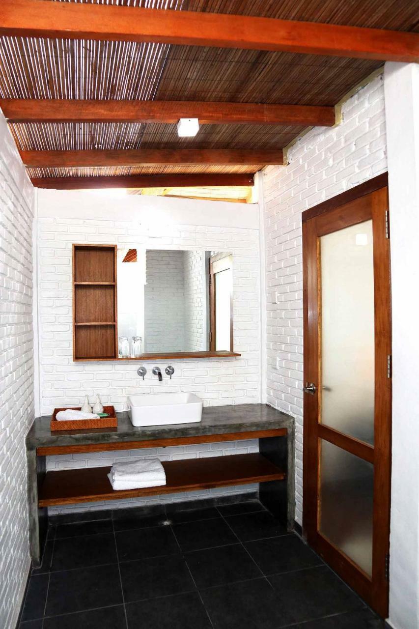 White Sands Beach Resort Lembeh Bitung Dış mekan fotoğraf