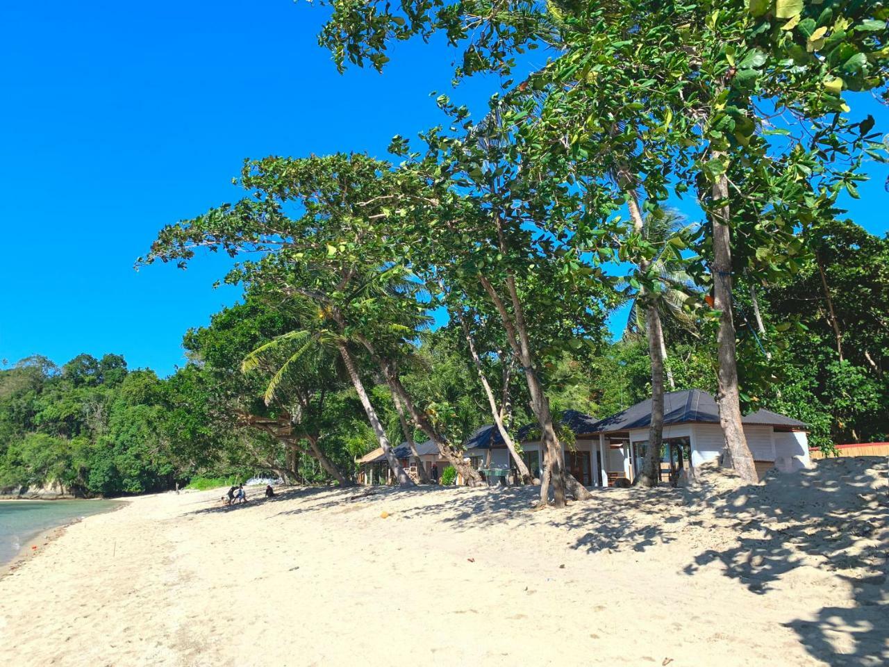 White Sands Beach Resort Lembeh Bitung Dış mekan fotoğraf