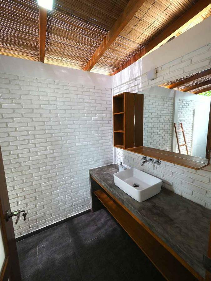 White Sands Beach Resort Lembeh Bitung Dış mekan fotoğraf
