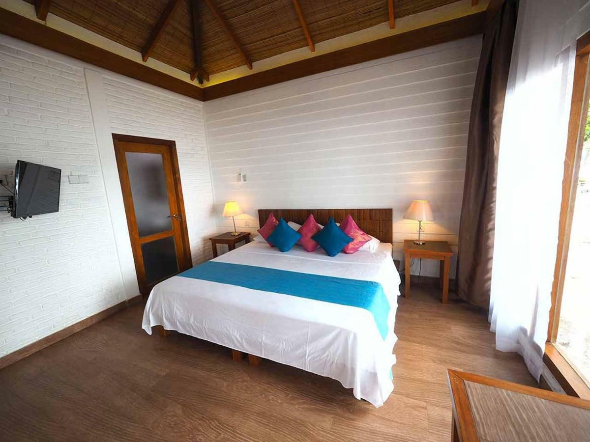 White Sands Beach Resort Lembeh Bitung Dış mekan fotoğraf