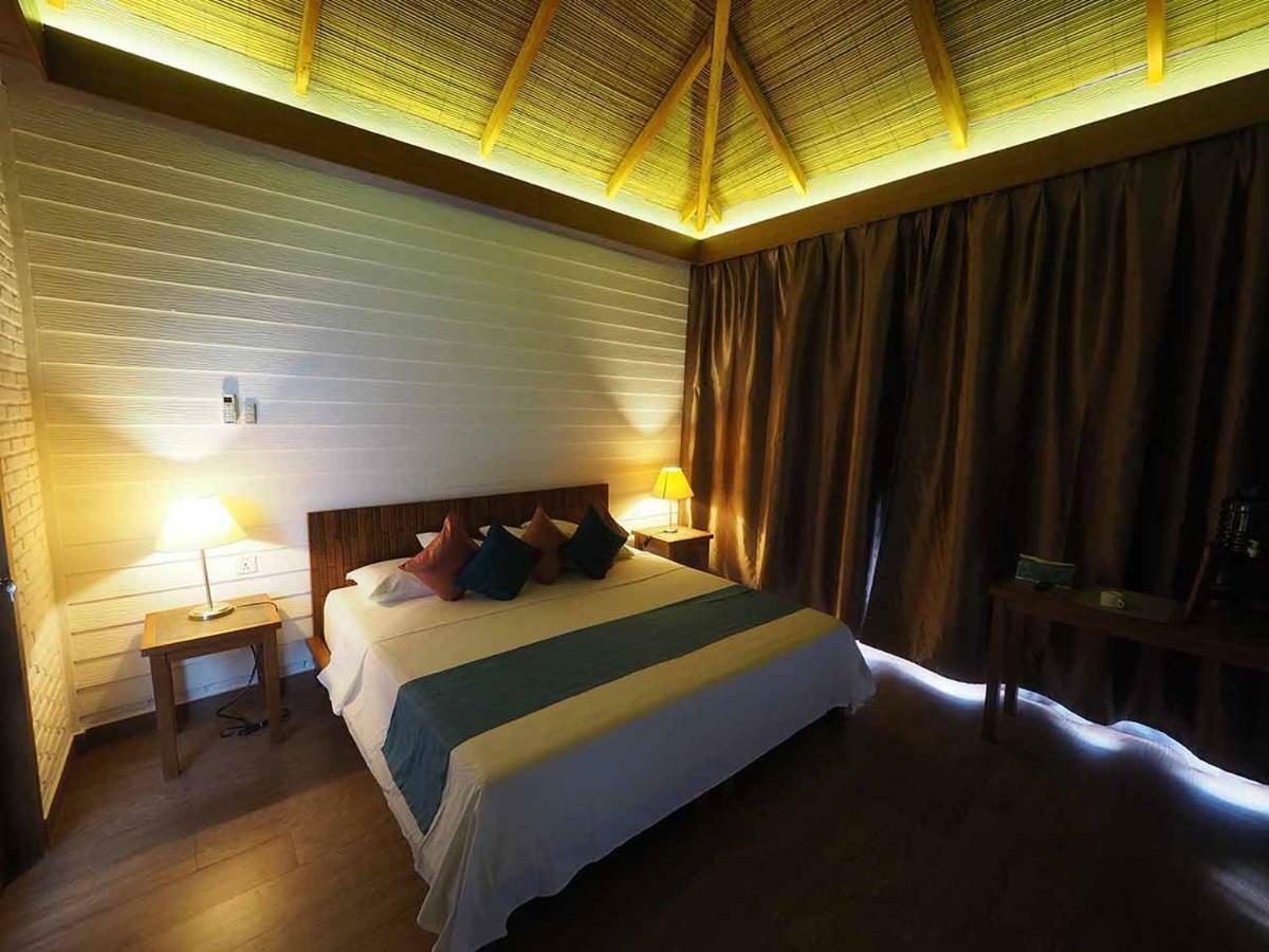 White Sands Beach Resort Lembeh Bitung Dış mekan fotoğraf