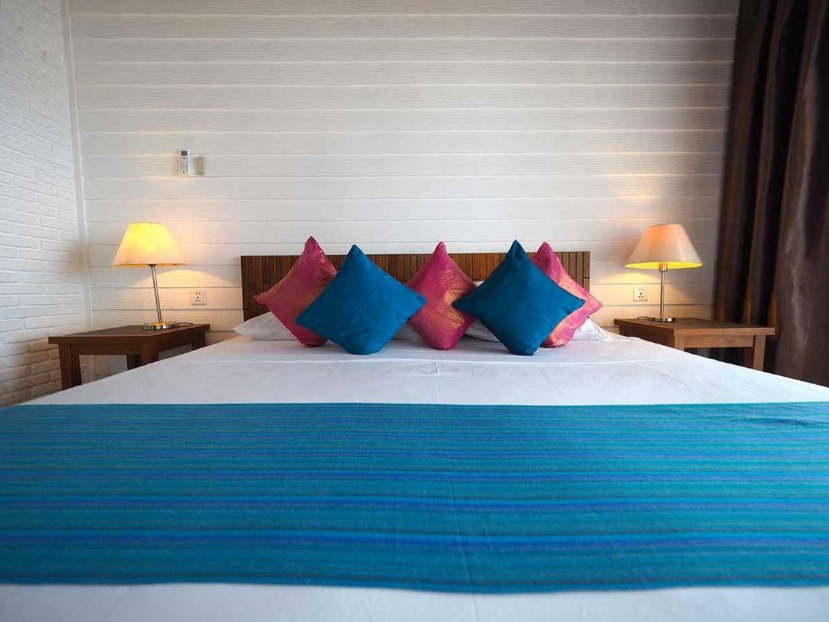 White Sands Beach Resort Lembeh Bitung Dış mekan fotoğraf