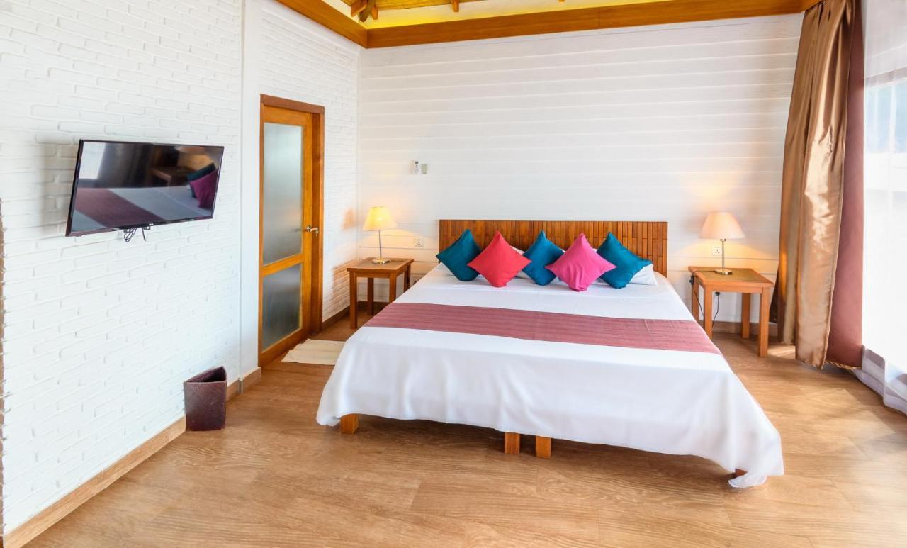 White Sands Beach Resort Lembeh Bitung Dış mekan fotoğraf