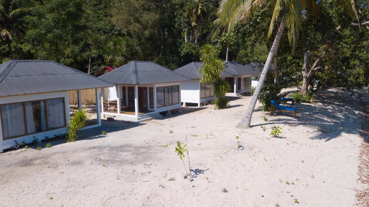 White Sands Beach Resort Lembeh Bitung Dış mekan fotoğraf
