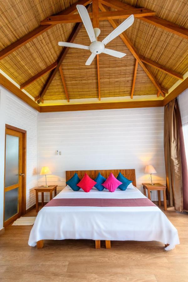 White Sands Beach Resort Lembeh Bitung Dış mekan fotoğraf