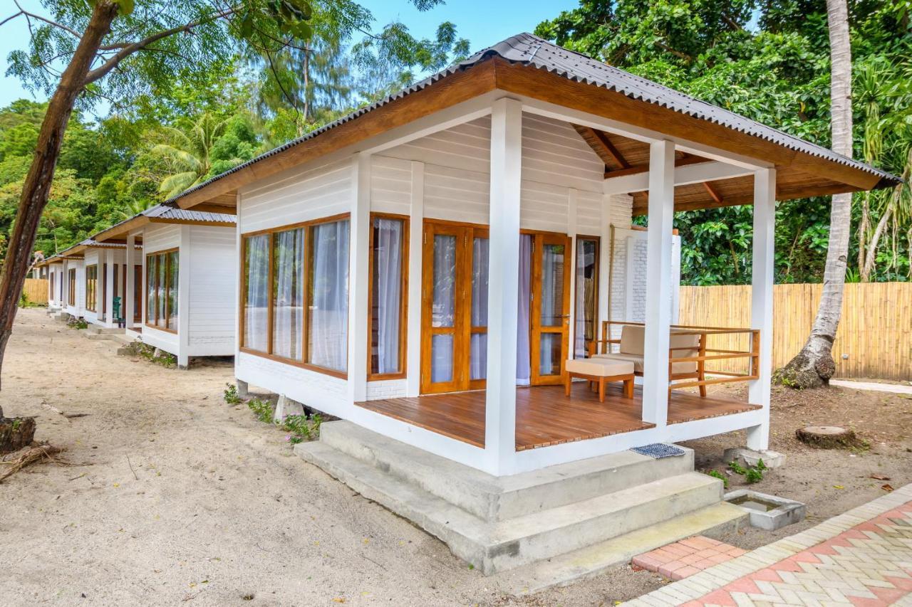 White Sands Beach Resort Lembeh Bitung Dış mekan fotoğraf
