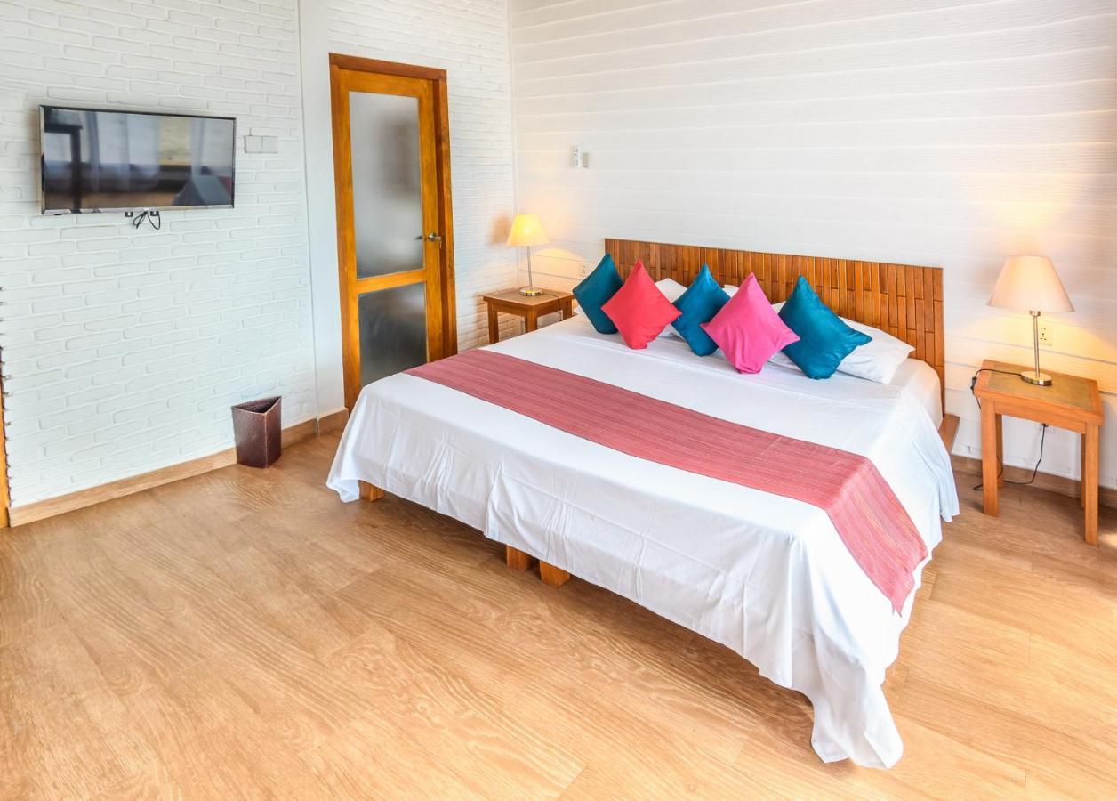 White Sands Beach Resort Lembeh Bitung Dış mekan fotoğraf